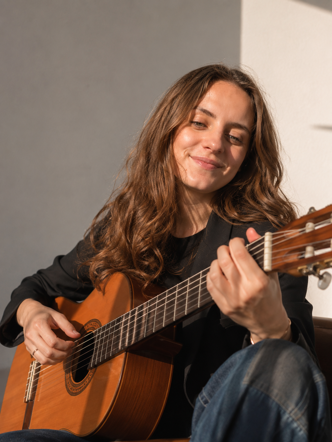 Olha playing guitar